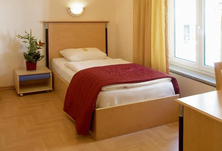Hotel Atlas Muenchen 4*, München